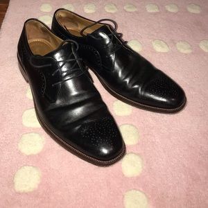 Men’s Johnston & Murphy dress shoes